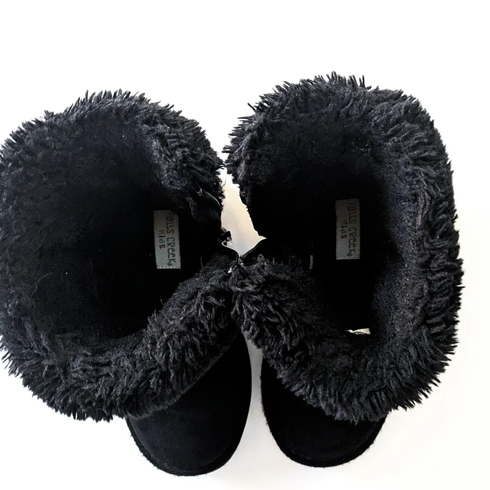 Girls Cozy Black Kids Boots with Glitter Accents